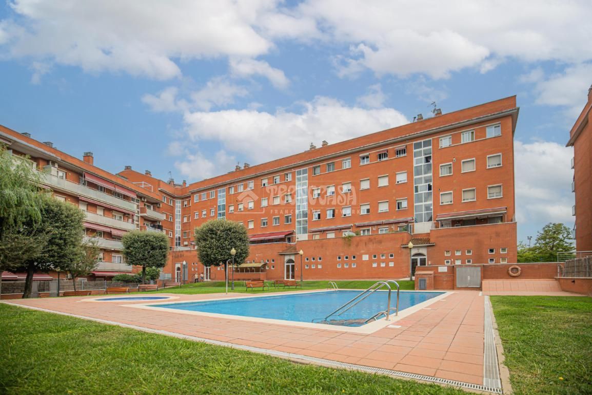 Vista exterior de Pis en venda en Ripollet amb Aire condicionat, Calefacció i Terrassa