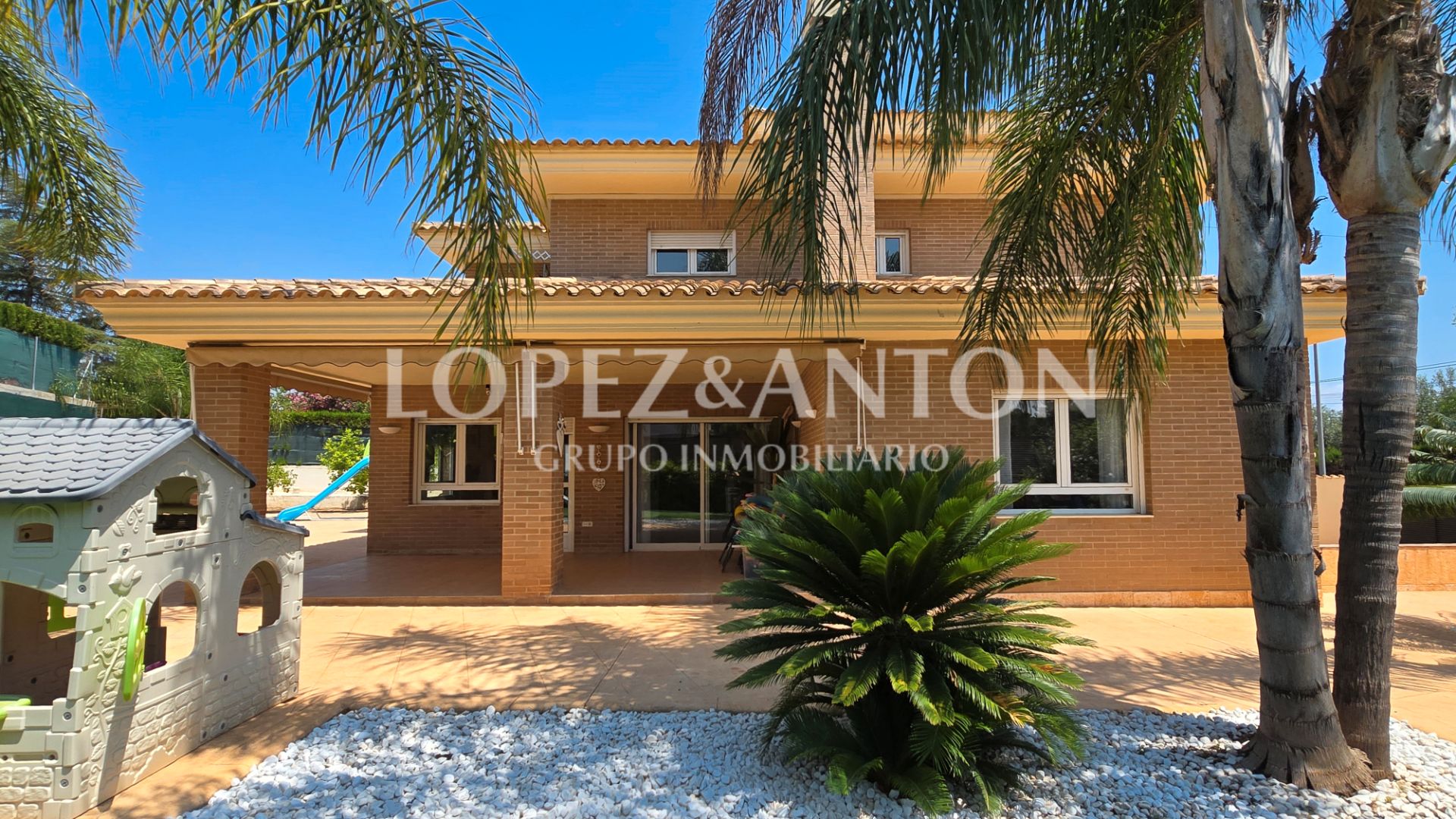 Exterior view of House or chalet for sale in L'Eliana  with Air Conditioner, Heating and Private garden