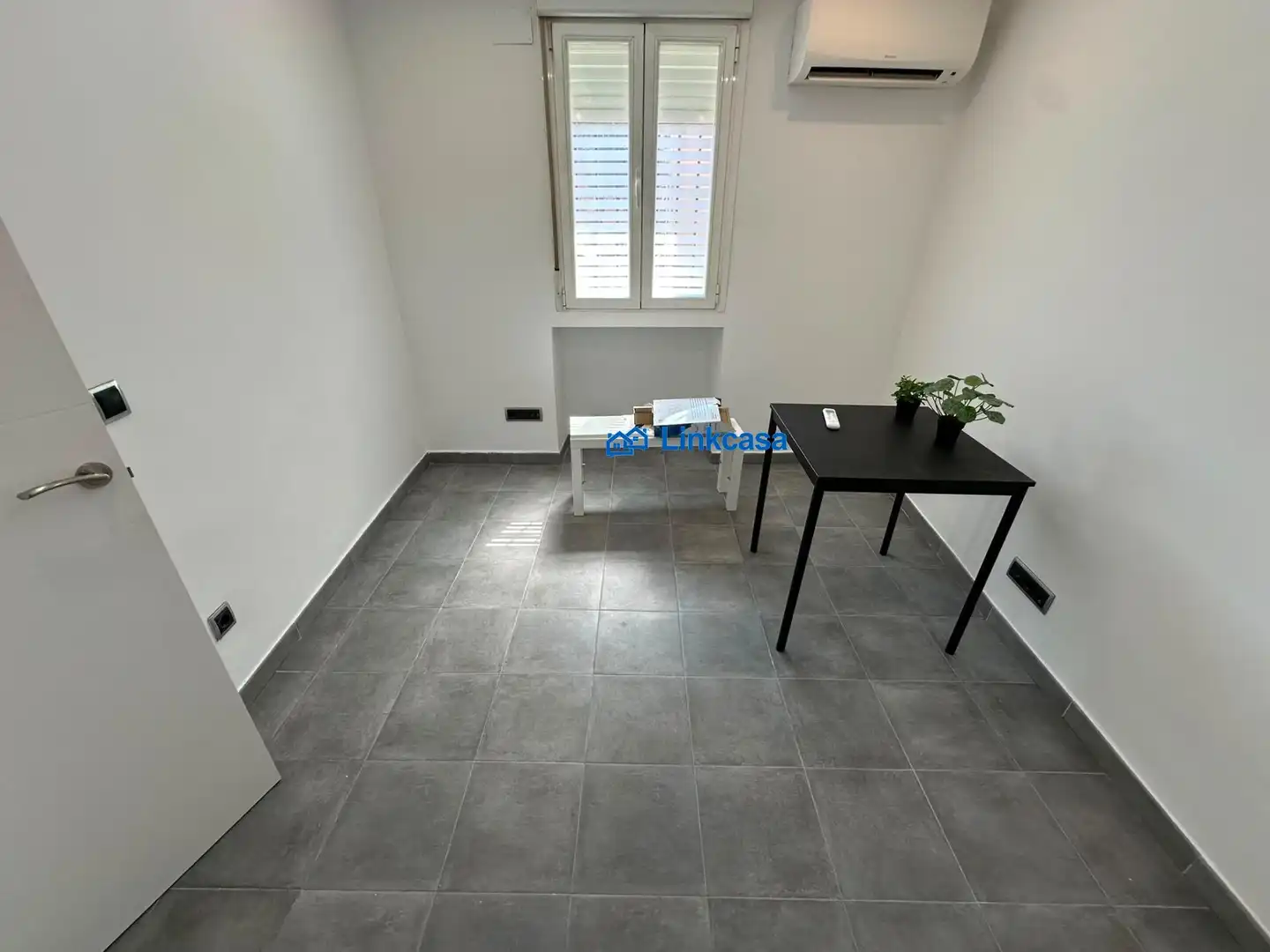 Flat for sale in Madrid  with Air Conditioner, Heating and Furnished