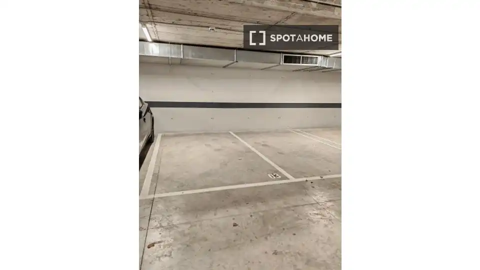 Parking of Flat for rent in Valencia  with Air Conditioner, Heating and Furnished
