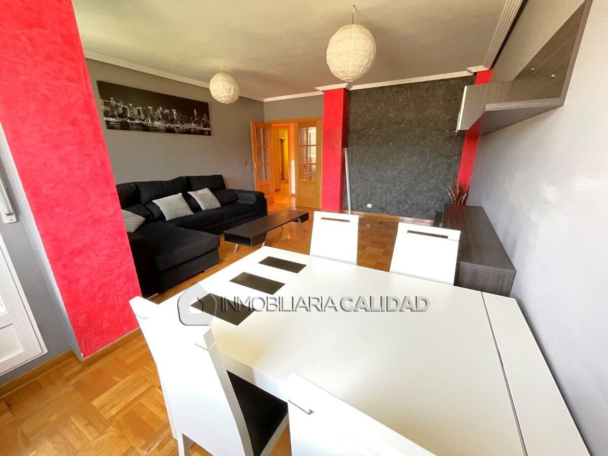 Sala d'estar de Pis en venda en Burgos Capital amb Calefacció, Terrassa i Traster