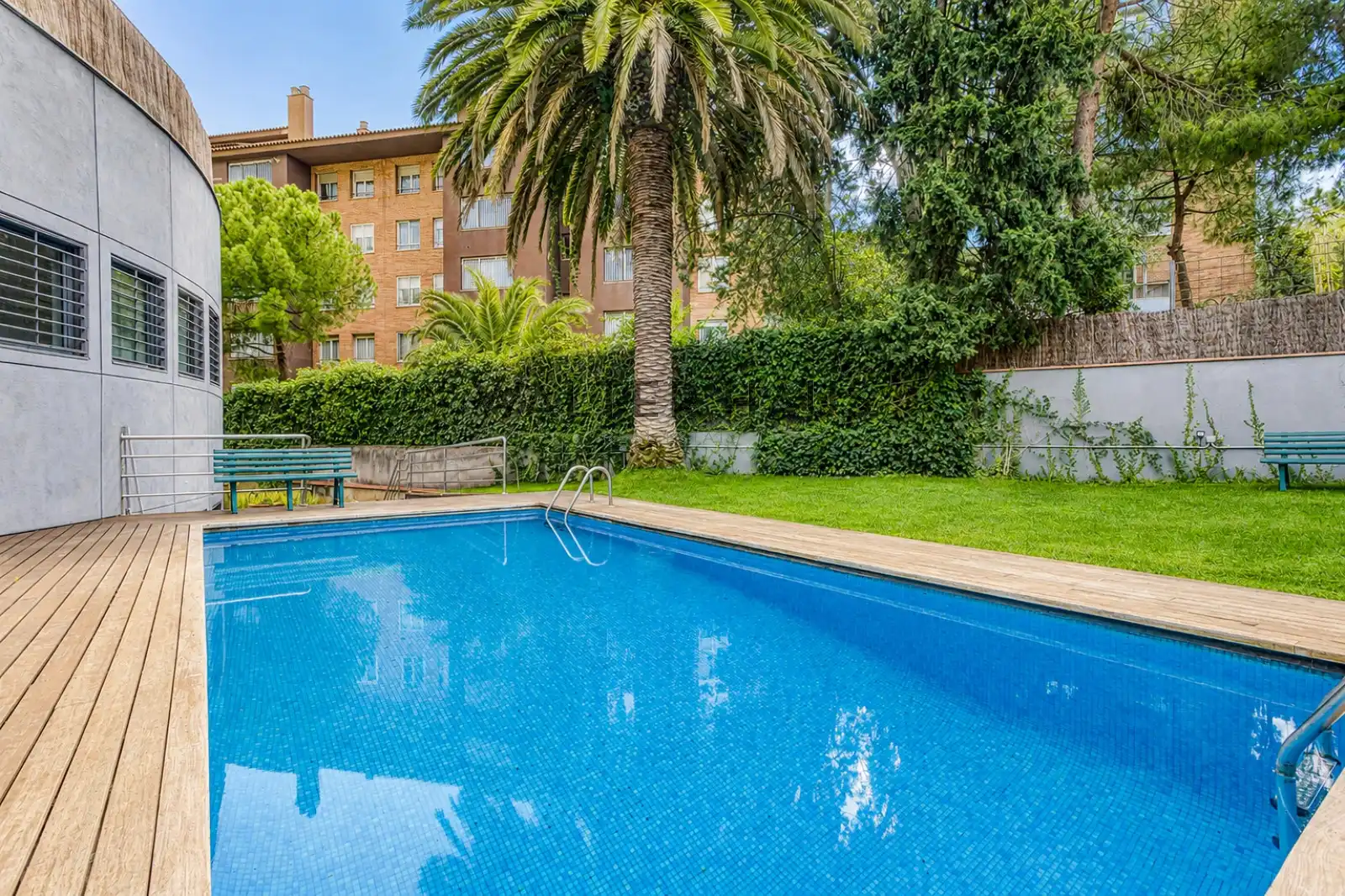 Schwimmbecken von Dachboden zum Verkauf in Barcelona mit Klimaanlage, Heizung und Parkett