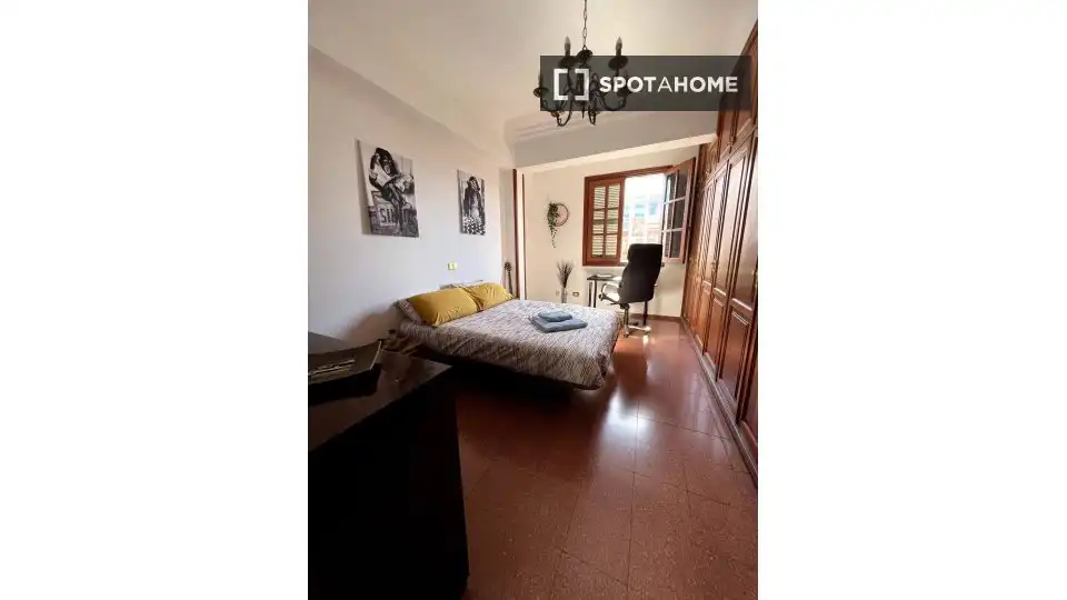 Habitación de Piso de alquiler en Las Palmas de Gran Canaria con Aire acondicionado, Calefacción y Amueblado