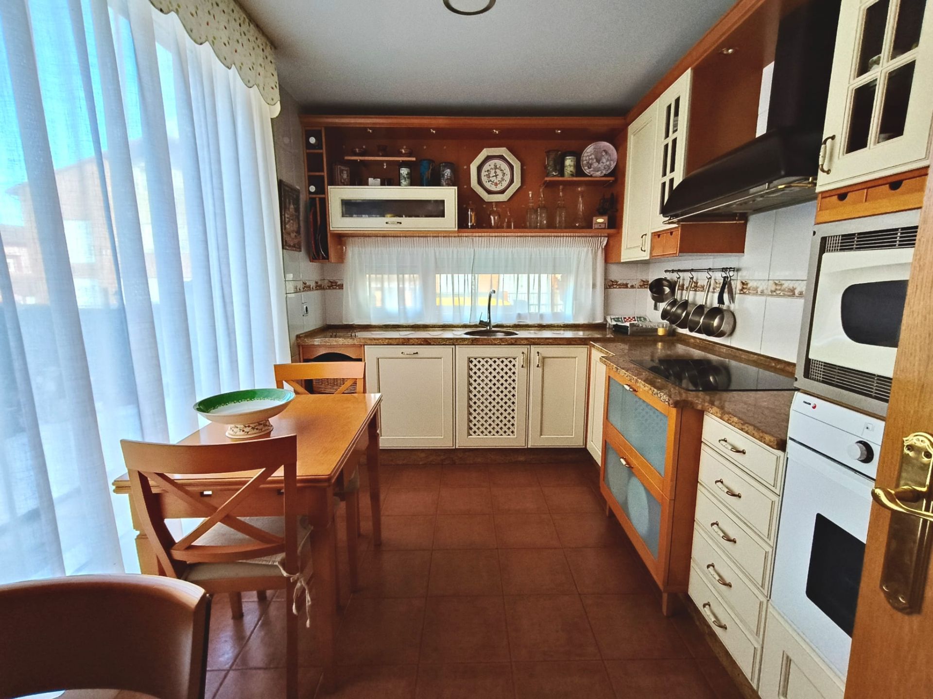 Cuina de Casa adosada en venda en Cogollos amb Calefacció, Jardí privat i Parquet