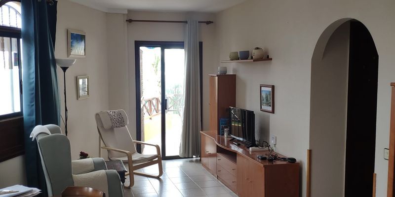 Sala d'estar de Pis en venda en Los Realejos amb Jardí privat, Terrassa i Moblat