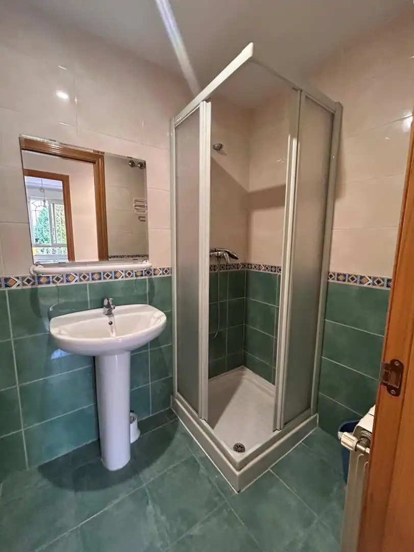 Bathroom of Flat for sale in Madrid  with Air Conditioner, Heating and Community pool