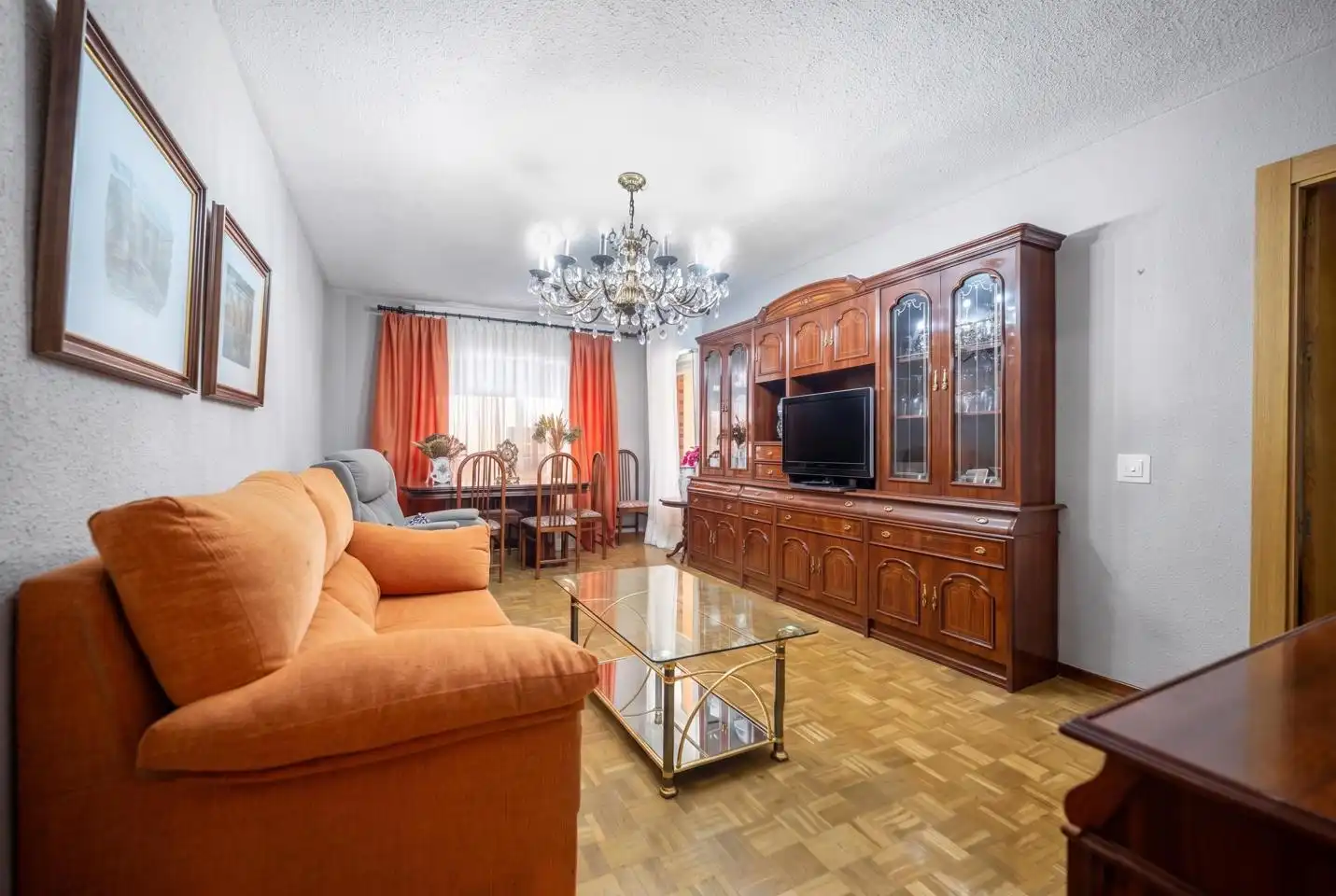 Sala d'estar de Pis en venda en Ávila amb Calefacció, Parquet i Traster