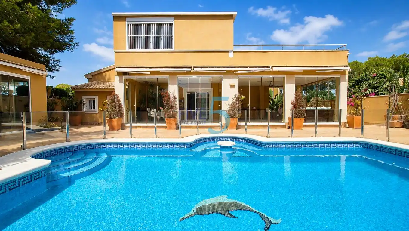 Casa con terraza en venta en Orihuela Costa