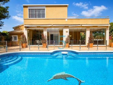 Casa con balcón en venta en Orihuela Costa