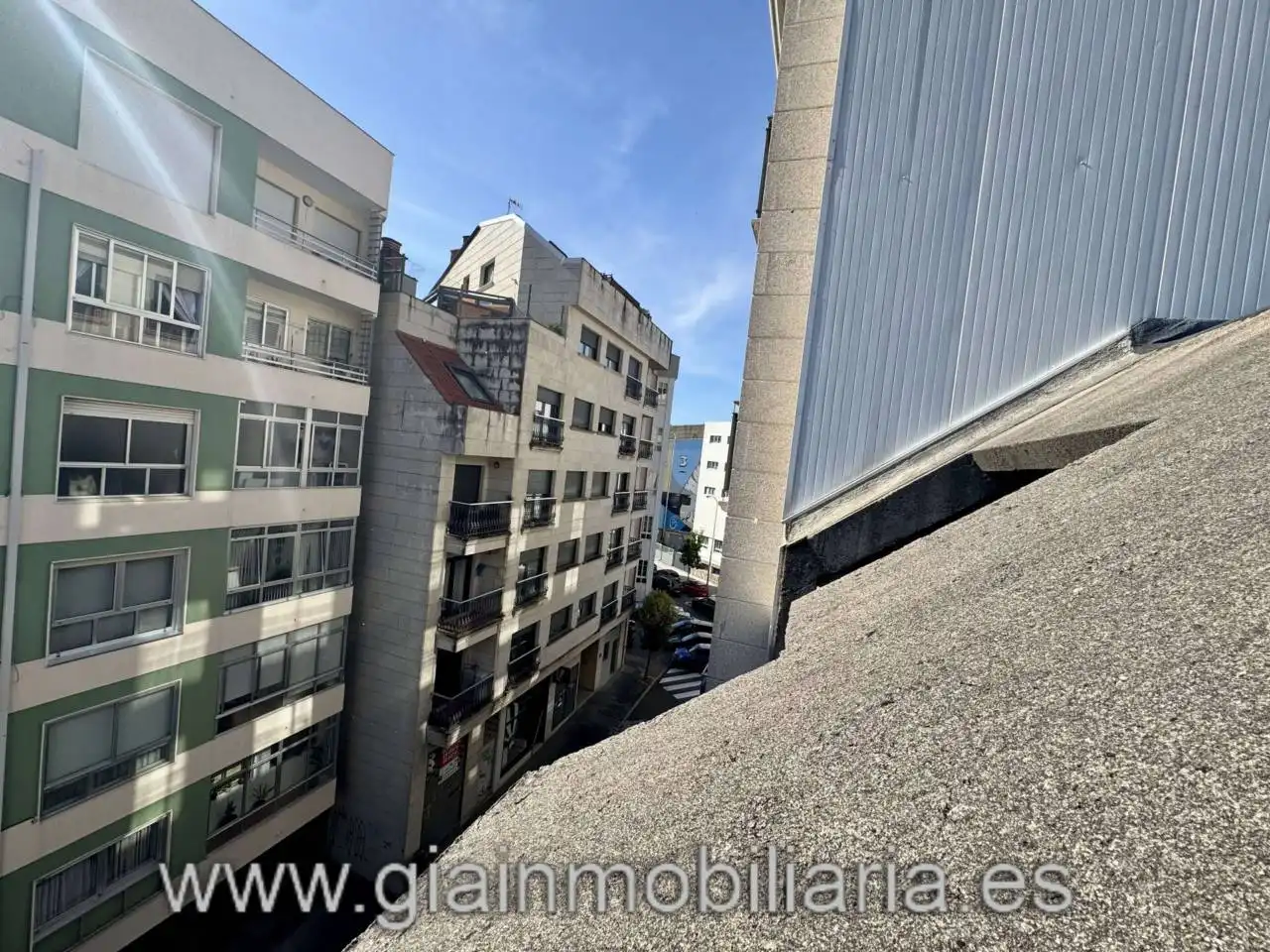 Vista exterior de Edifici en venda en Vigo 
