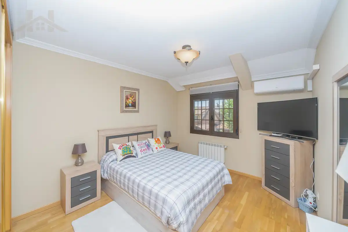 Habitación de Casa adosada en venta en Moralzarzal con Aire acondicionado, Calefacción y Trastero