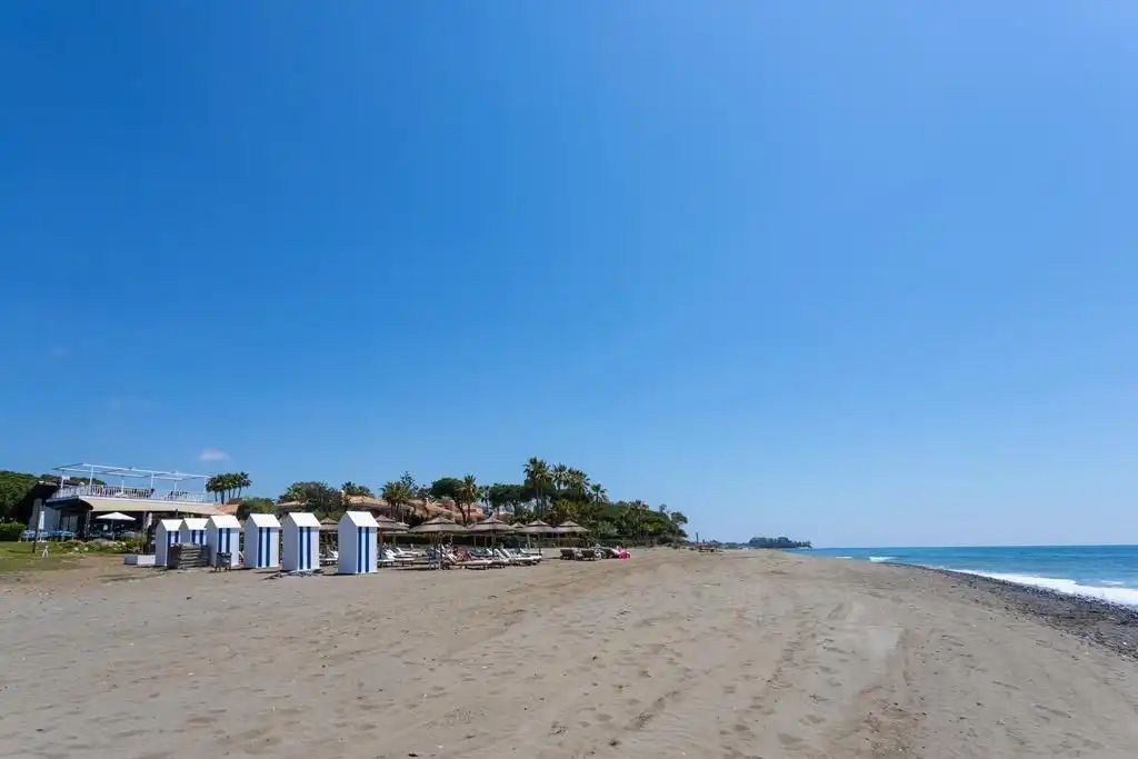 Exterior view of Flat for rent to own in Estepona  with Air Conditioner, Heating and Furnished