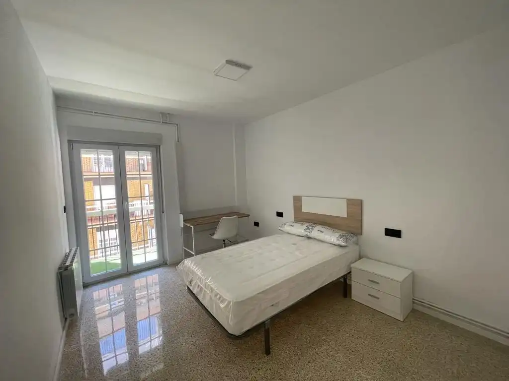 Flat for rent in Calle Ribera del Beiro, San Francisco Javier