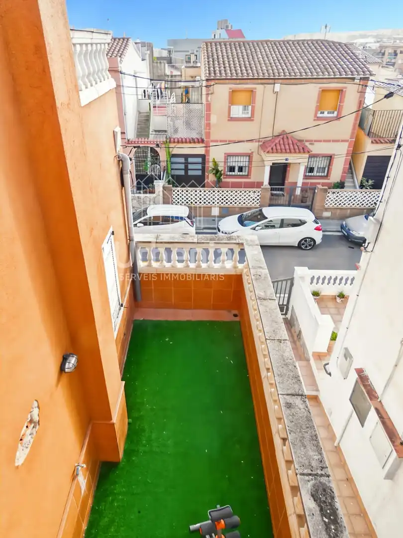 Vista exterior de Casa o xalet en venda en Mataró amb Aire condicionat, Calefacció i Terrassa