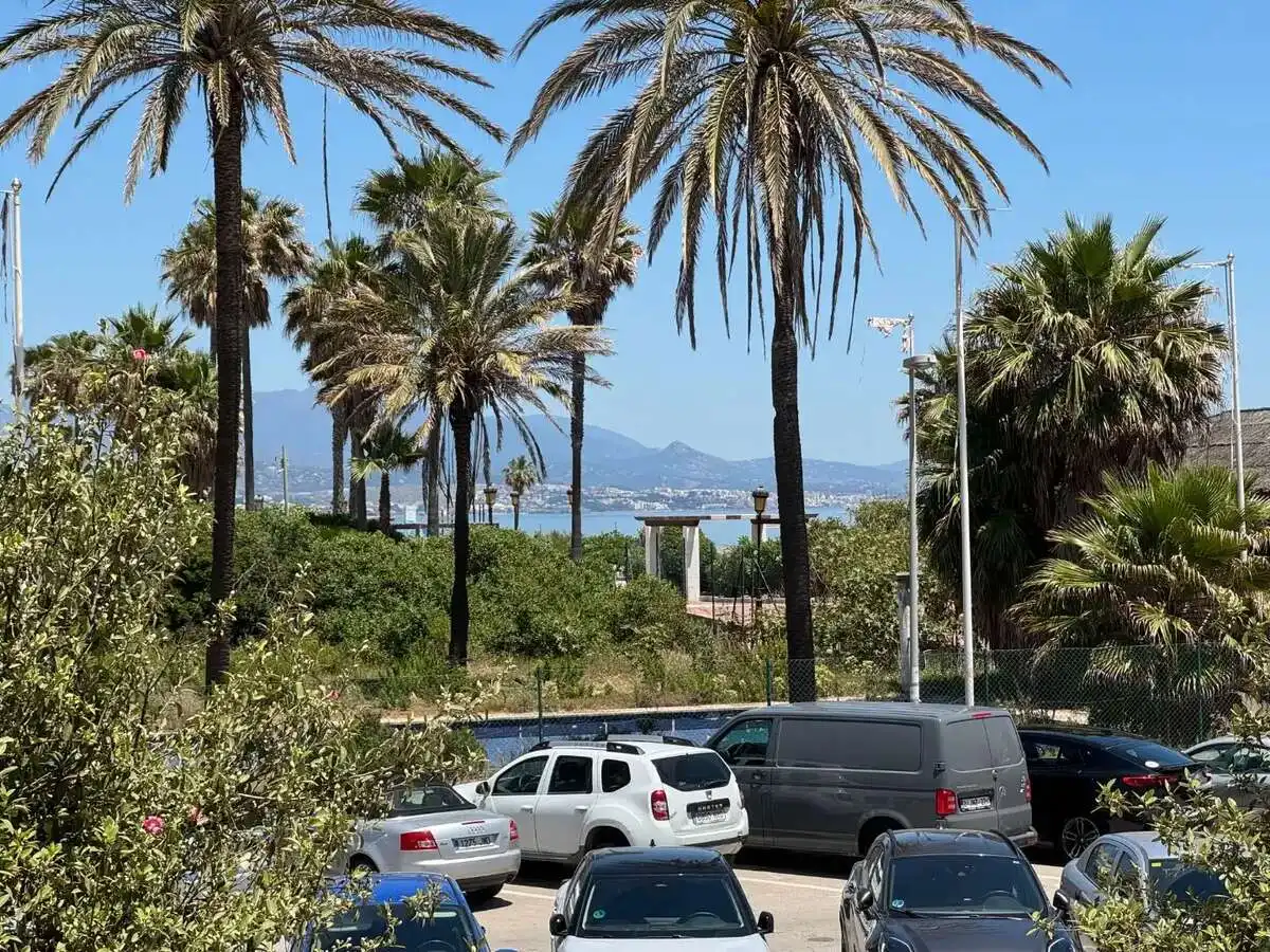 Appartamento con terrazza in vendita a Puerto de la Duquesa, imagen 4