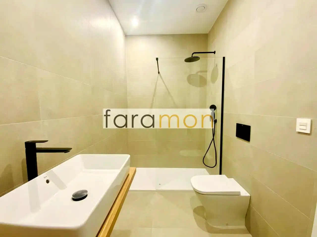 Baño de Casa adosada en venta en Nigrán con Calefacción, Jardín privado y Terraza