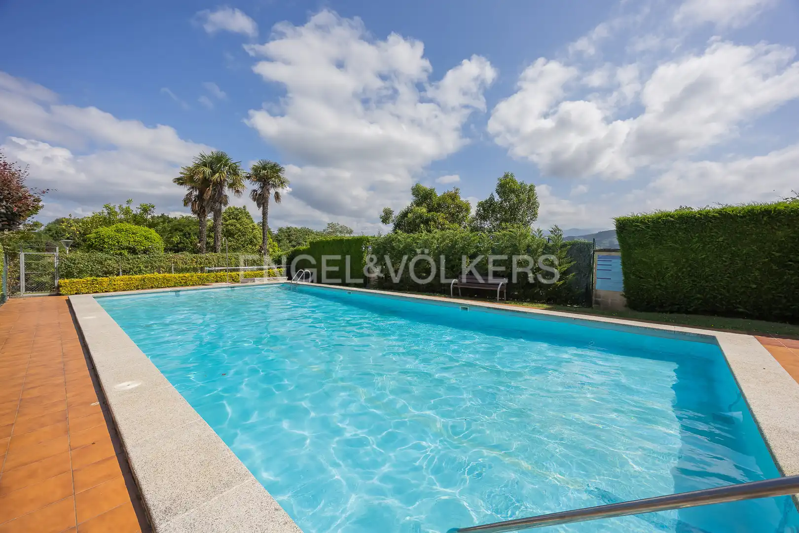 Piscina de Casa o chalet en venta en Loiu con Calefacción, Jardín privado y Piscina