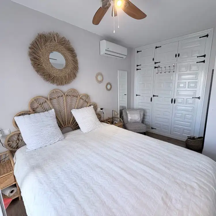 Schlafzimmer von Haus oder Chalet zum Verkauf in Mont-roig del Camp mit Klimaanlage, Heizung und Privatgarten