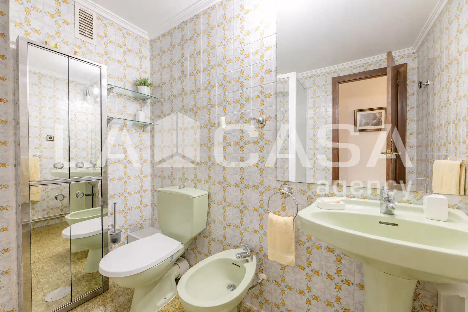 Baño de Piso en venta en Valencia con Calefacción y Balcón