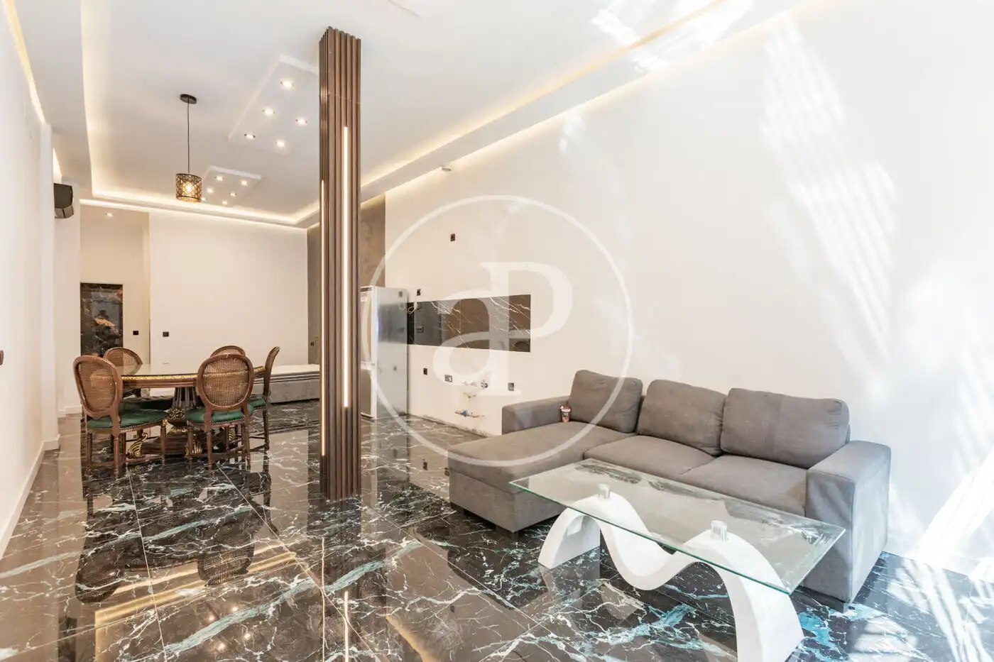 Sala d'estar de Pis en venda en Madrid amb Calefacció i Moblat