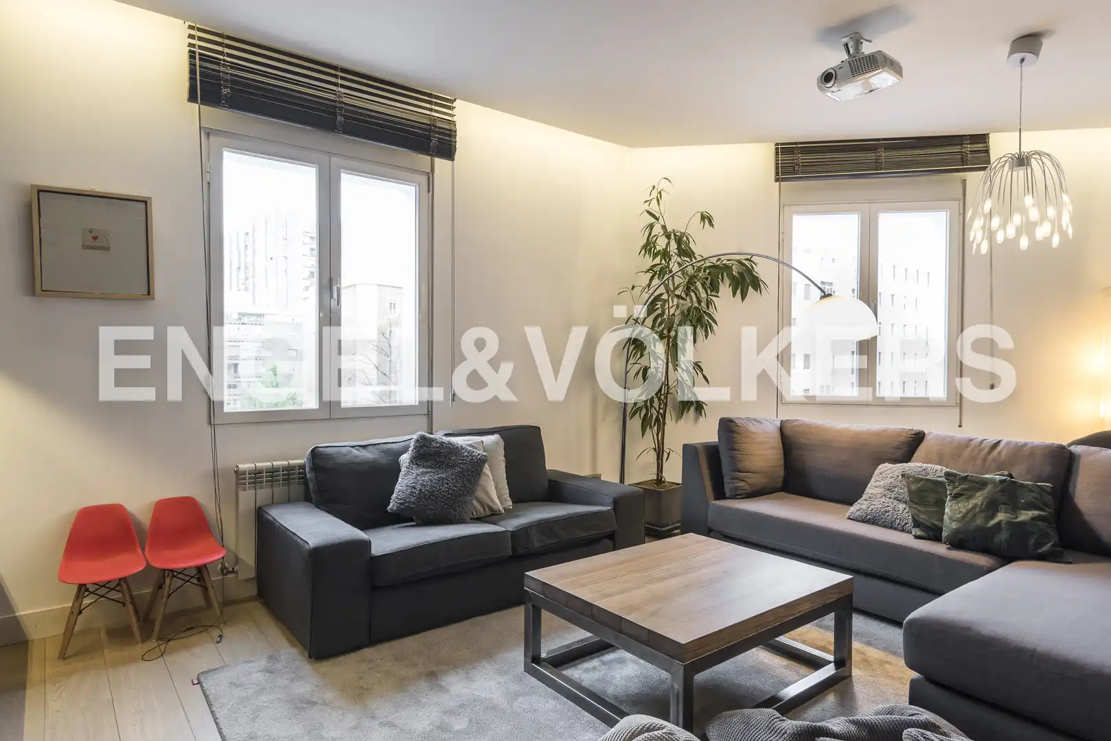 Living room of Flat for sale in Madrid  with Air Conditioner, Heating and Parquet flooring