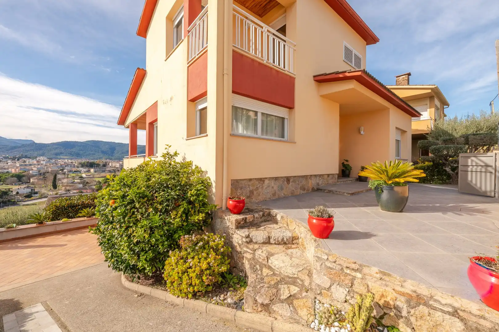 Vista exterior de Casa o chalet en venta en Banyoles con Terraza, Piscina y Balcón