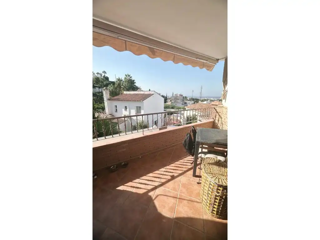 Vista exterior de Casa o chalet en venta en Nerja con Jardín privado, Piscina y Piscina comunitaria