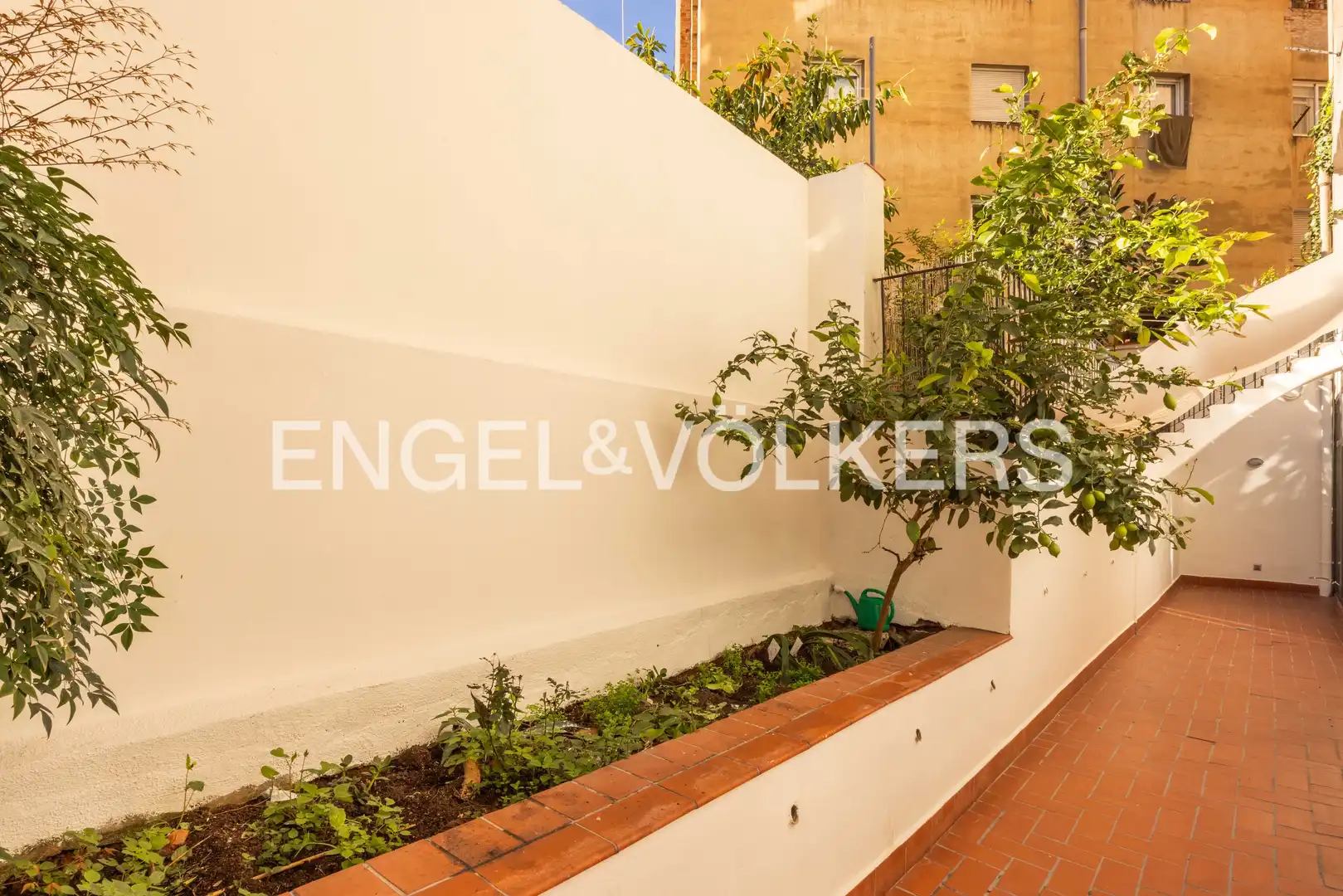 Terrasse von Erdgeschoss zum Verkauf in Barcelona mit Klimaanlage, Heizung und Parkett