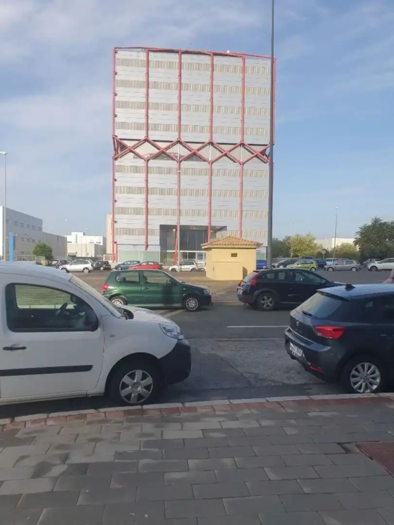 Oficina de lloguer a Calle Hispano Aviación
