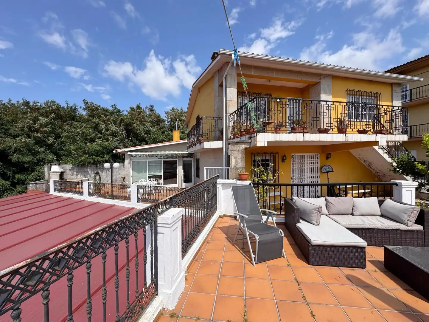 Vista exterior de Casa o xalet en venda en Pontevedra Capital  amb Calefacció, Terrassa i Balcó