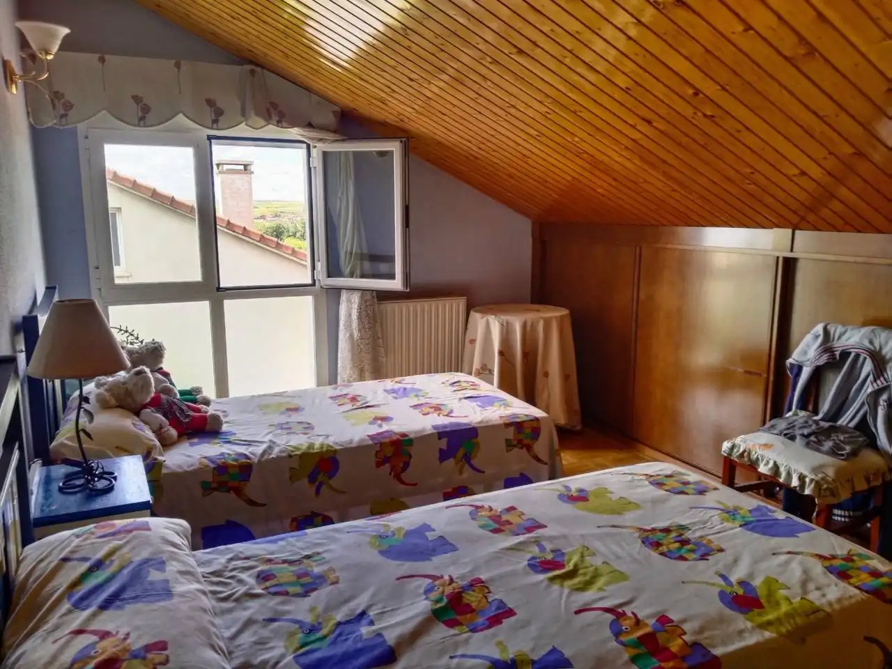Dormitori de Casa o xalet en venda en Villariezo amb Calefacció, Jardí privat i Parquet