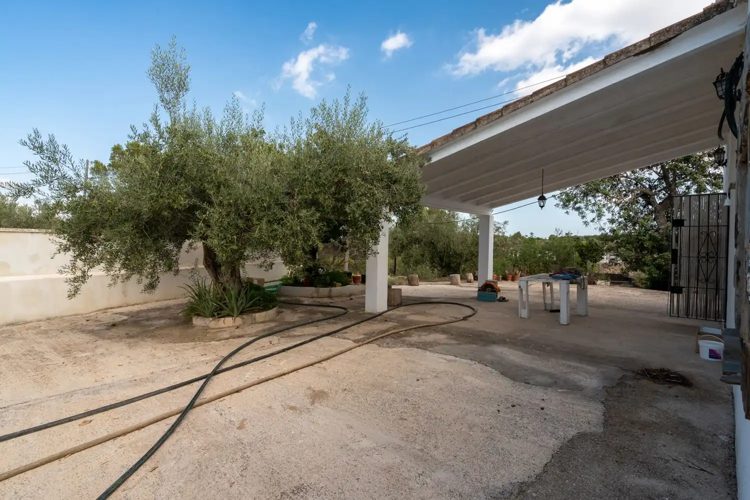 Vista exterior de Casa o xalet en venda en Tortosa amb Traster, Piscina i Moblat