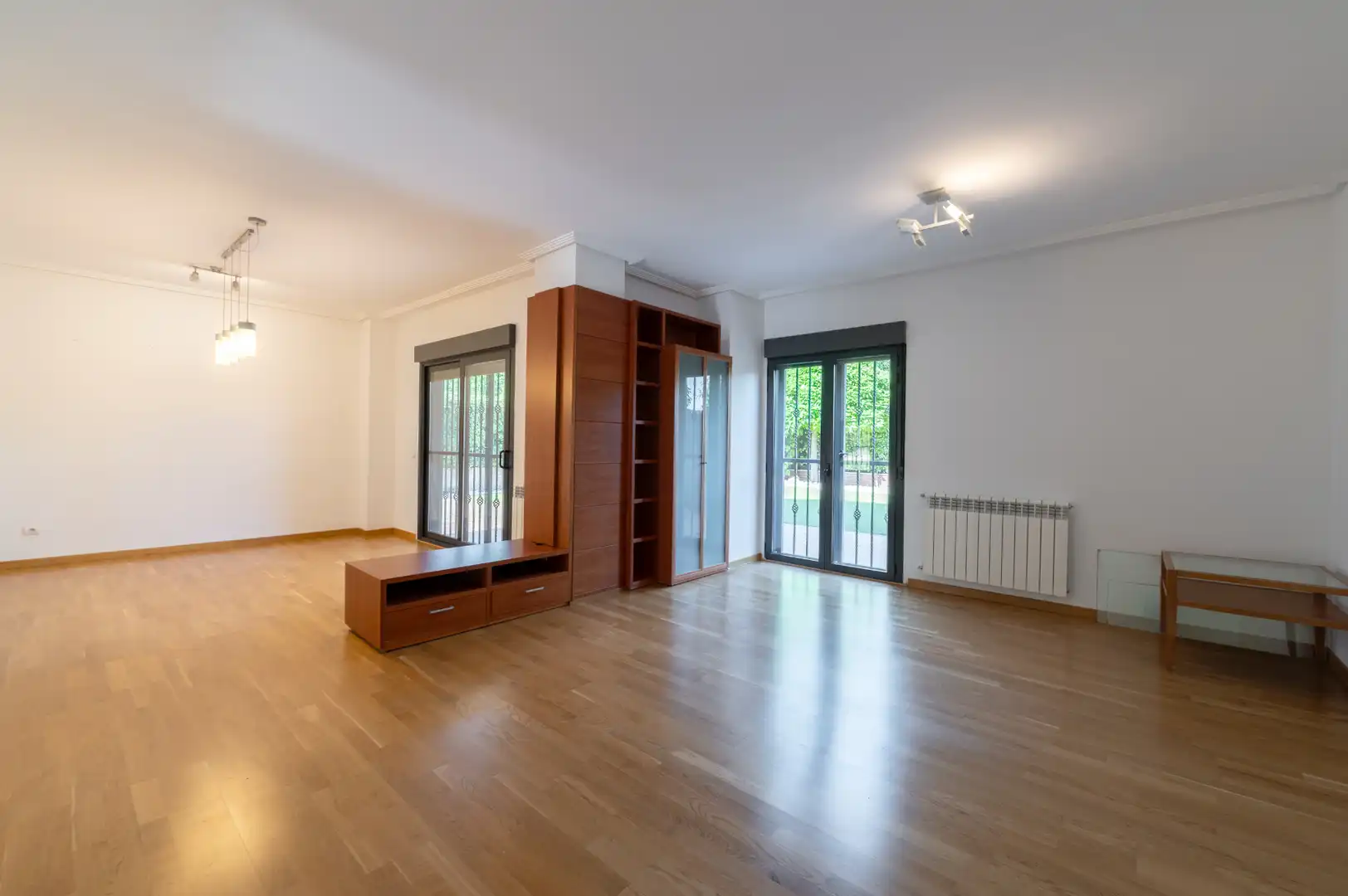 Sala d'estar de Casa o xalet en venda en Las Rozas de Madrid amb Aire condicionat, Calefacció i Jardí privat