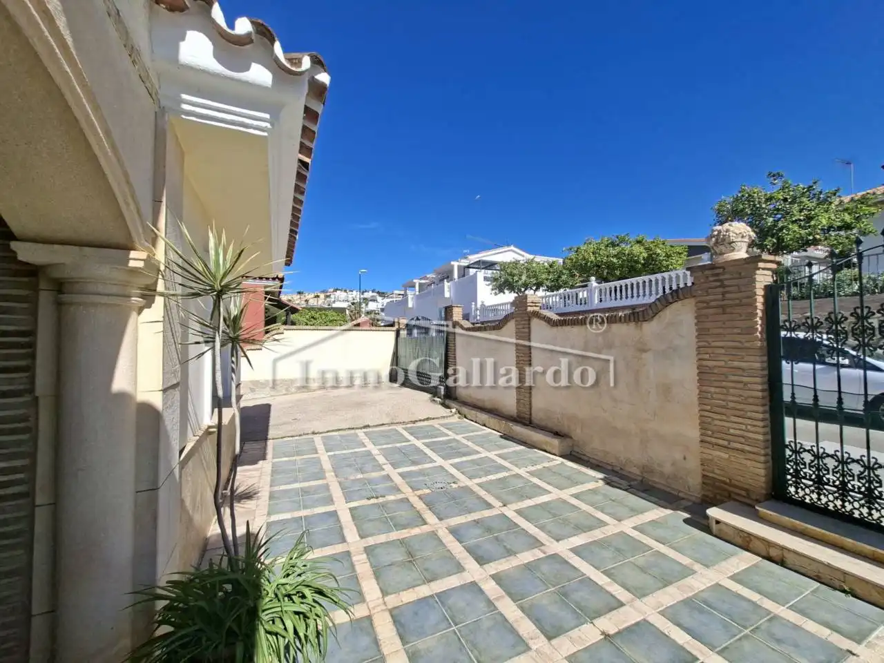 Exterior view of Houses for sale in Málaga  with Air Conditioner, Private garden and Parquet flooring