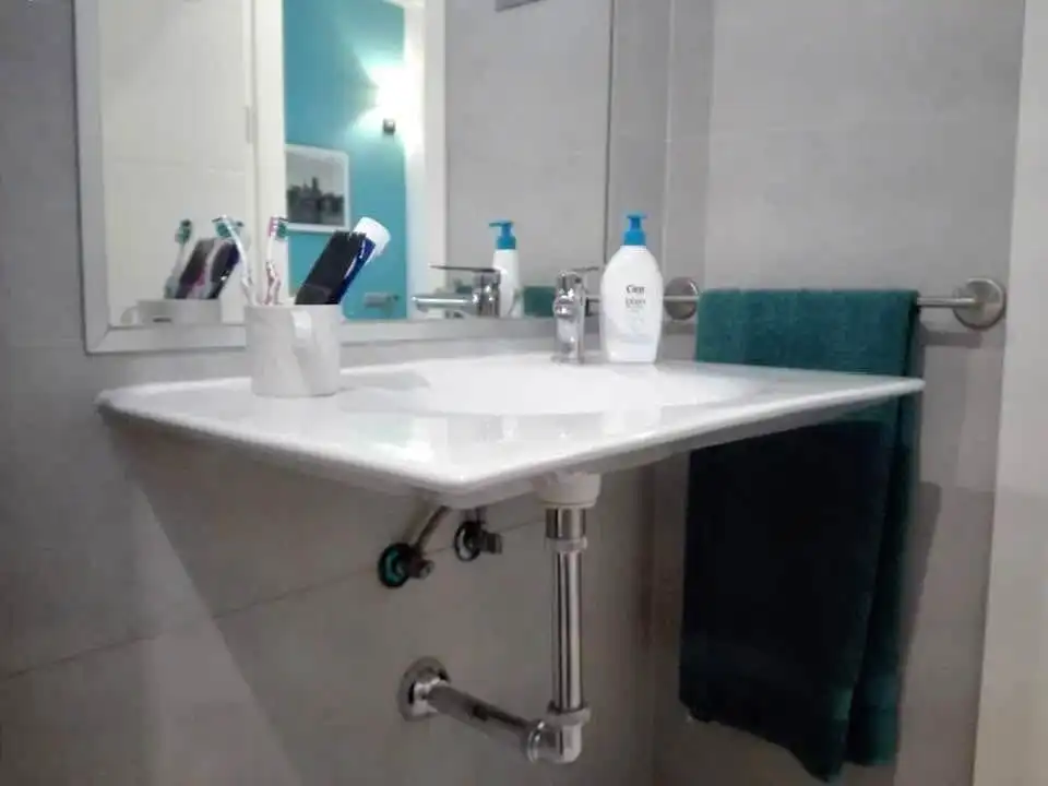 Badezimmer von Erdgeschoss zum Verkauf in Málaga mit Klimaanlage und Möbliert