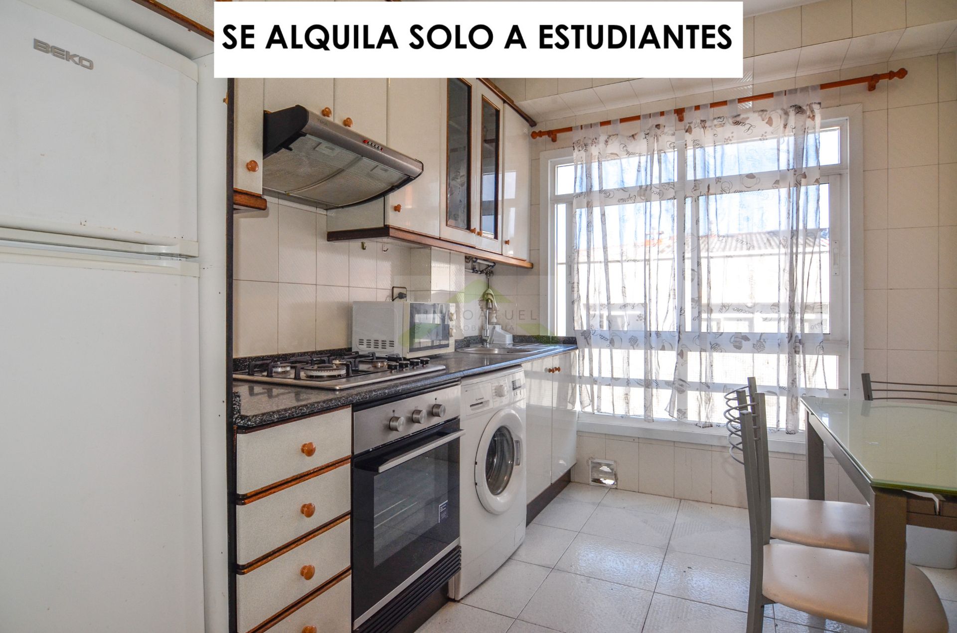 Cocina de Piso de alquiler en A Coruña Capital  con Parquet, Amueblado y Horno