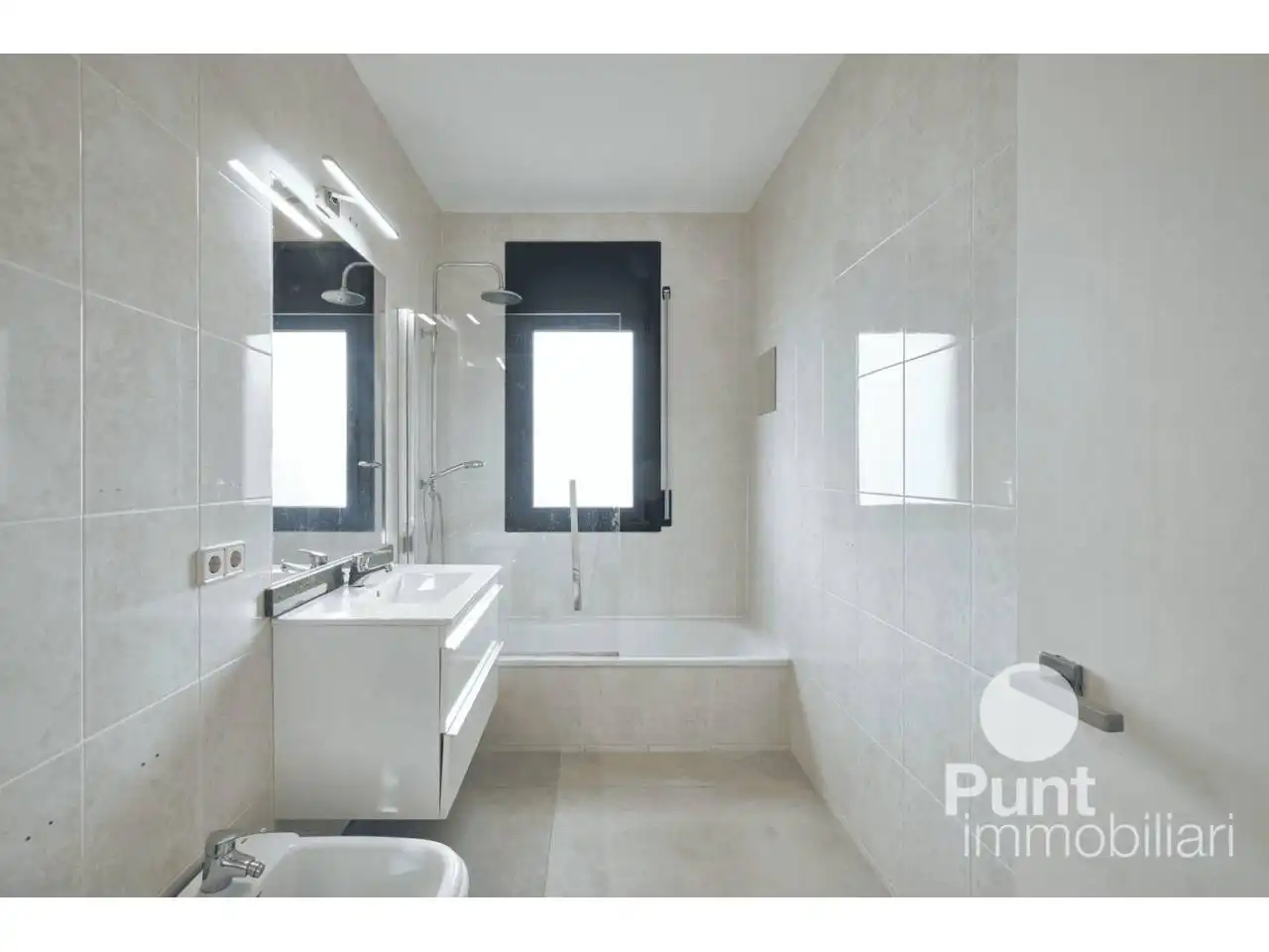 Badezimmer von Haus oder Chalet zum Verkauf in Premià de Dalt mit Klimaanlage, Heizung und Privatgarten