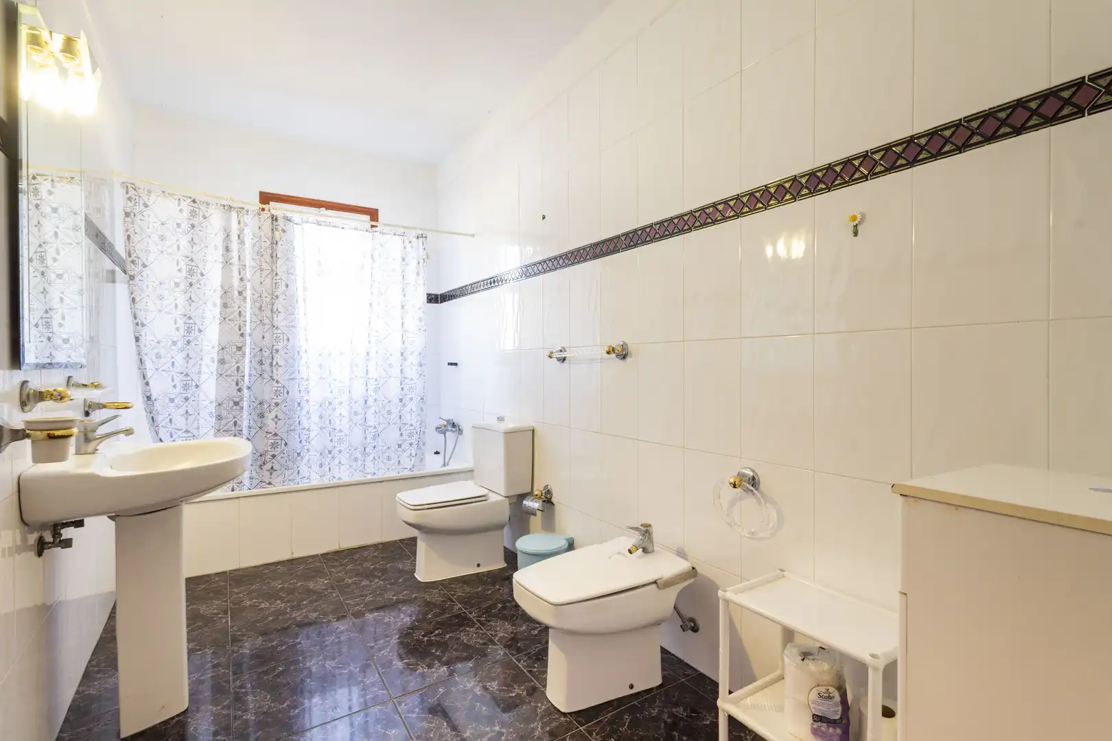 Badezimmer von Einfamilien-Reihenhaus zum Verkauf in Los Realejos mit Privatgarten, Terrasse und Abstellraum