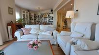 Sala d'estar de Pis en venda en Pineda de Mar amb Calefacció, Parquet i Terrassa