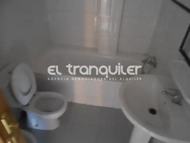 Maisonette zur Miete in Avenida Orense, Los Arroyos