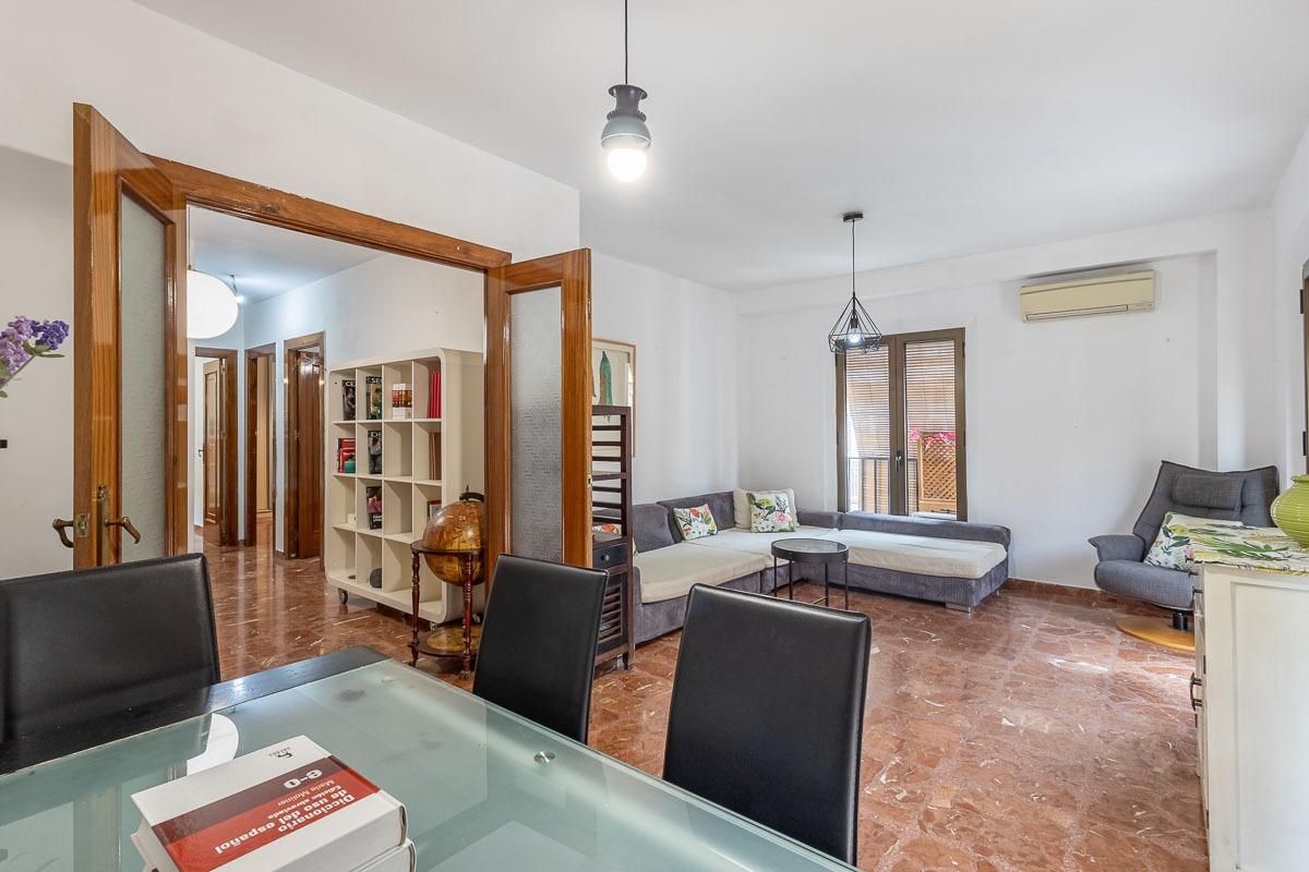 Living room of Flat for sale in  Granada Capital  with Air Conditioner and Balcony
