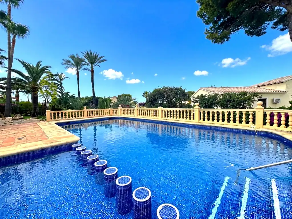 Piscina de Casa o chalet en venta en Moraira con Aire acondicionado, Calefacción y Jardín privado