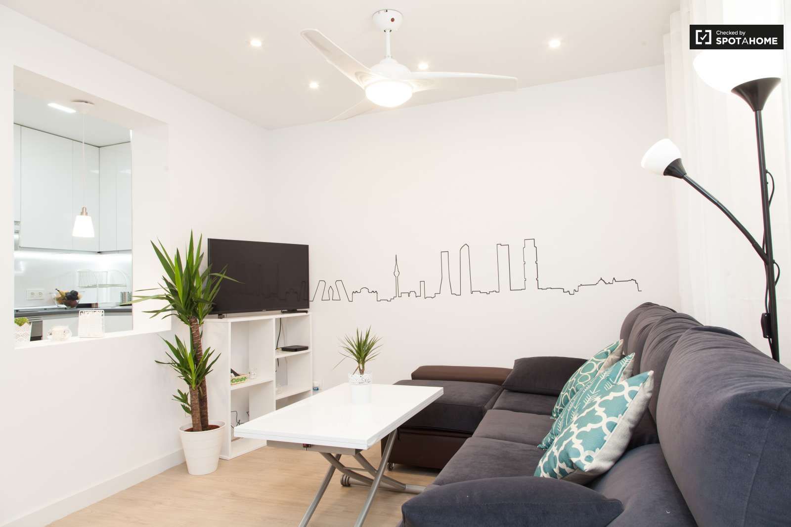 Living room of Apartment to share in  Madrid Capital  with Air Conditioner, Heating and Terrace