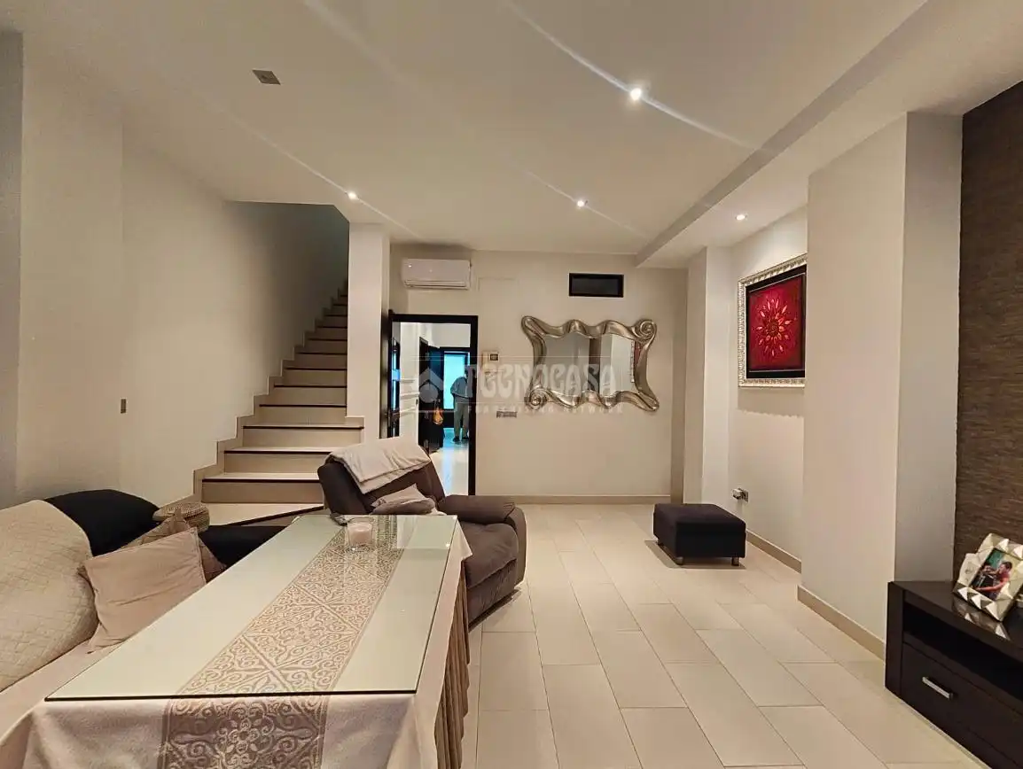 Casa adosada en venta en Los Palacios y Villafranca con Aire acondicionado, Terraza y Balcón