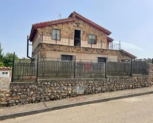 Vista exterior de Casa o xalet en venda en Cuadros amb Jardí privat i Traster