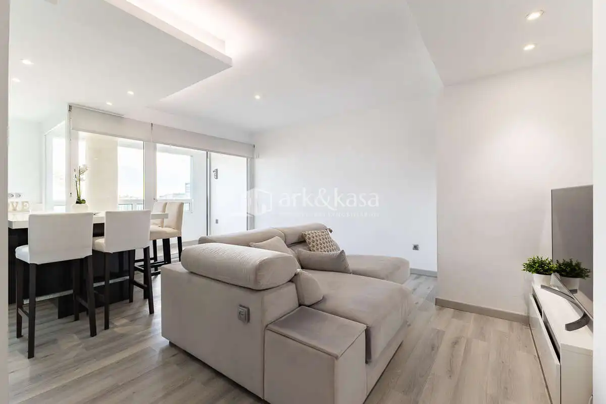 Wohnzimmer von Wohnung zum Verkauf in Valencia mit Klimaanlage, Abstellraum und Ofen