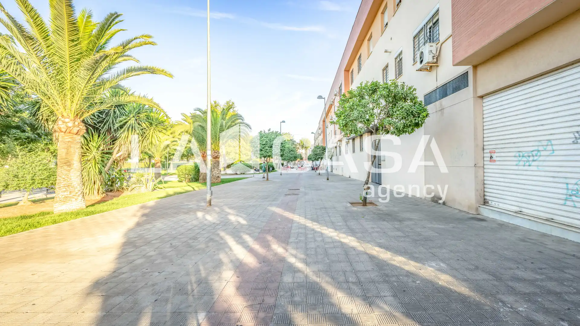 Vista exterior de Planta baja en venta en Dos Hermanas con Trastero y Piscina