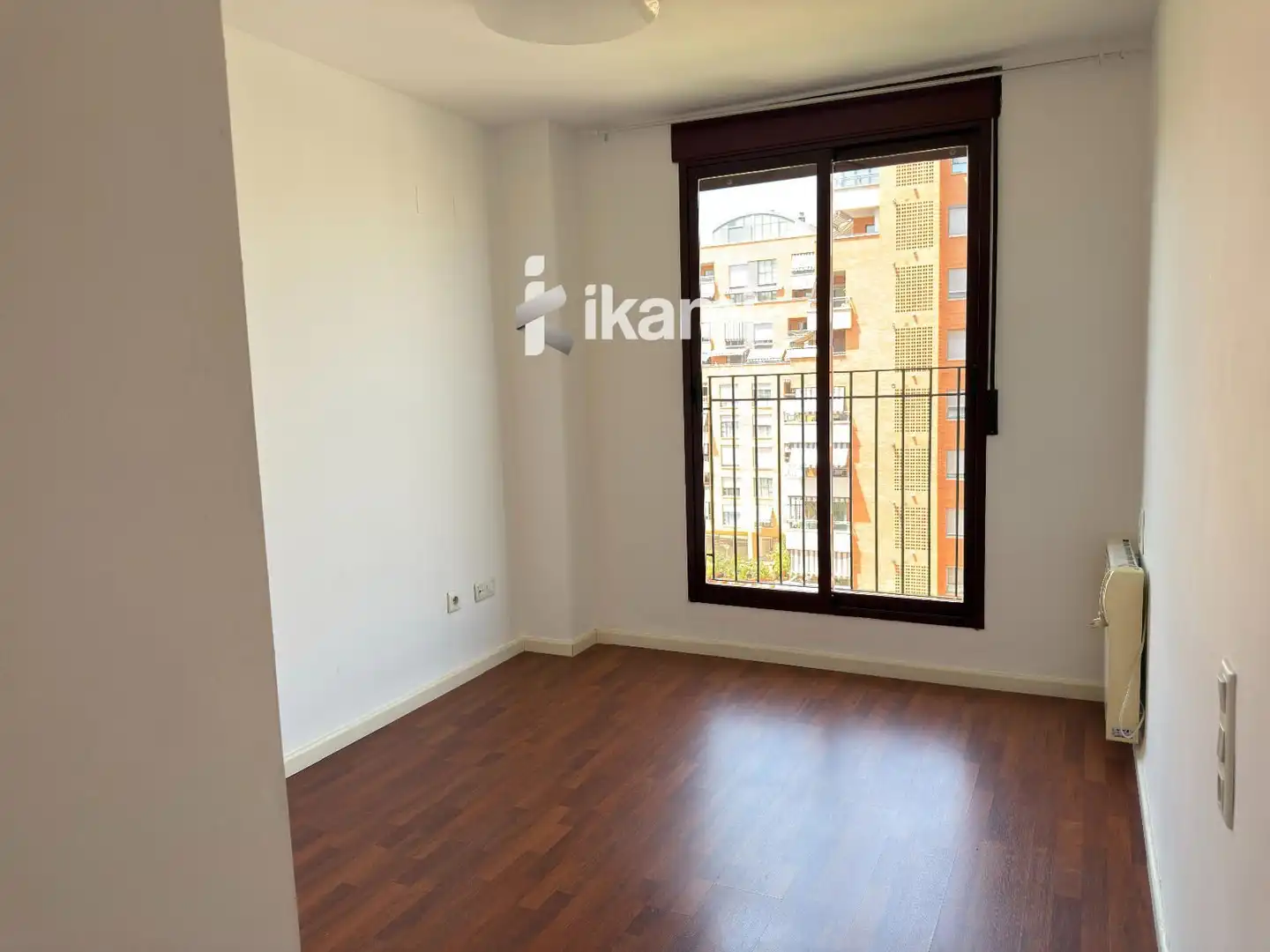 Habitación de Piso en venta en Valencia con Aire acondicionado, Terraza y Piscina
