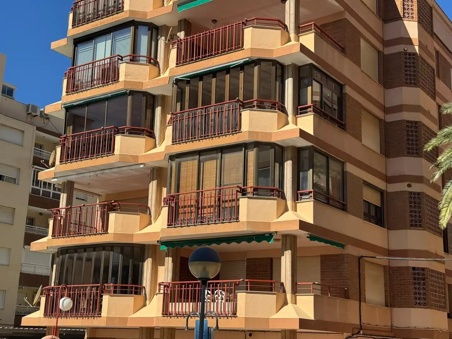 Außenansicht von Wohnungen zum Verkauf in Benicasim / Benicàssim mit Terrasse, Möbliert und Gemeinschaftspool