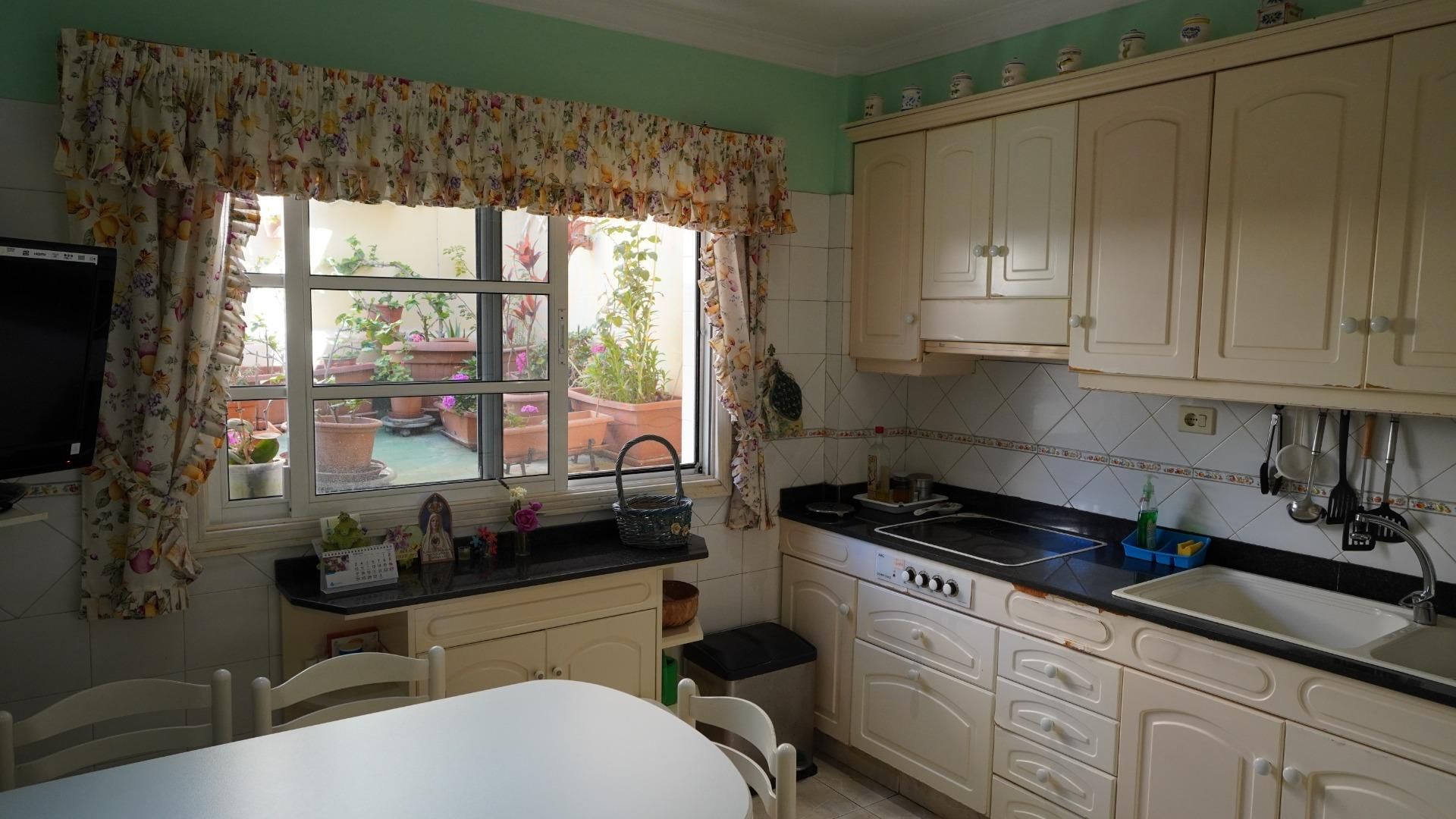 Kitchen of House or chalet for sale in Las Palmas de Gran Canaria  with Terrace, Furnished and Alarm
